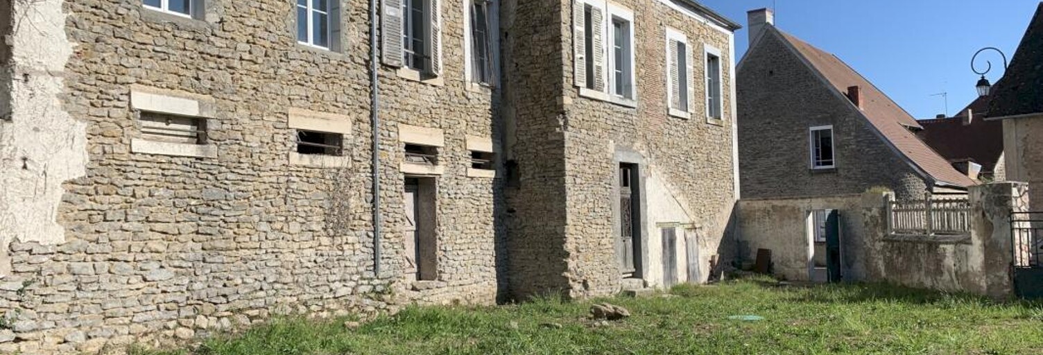 Maison 11 Pièces 648 m² à vendre à Corbigny (58800)