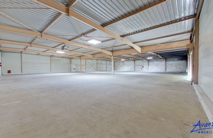 IMMEUBLE D'ACTIVITE et de COMMERCE — photo 2