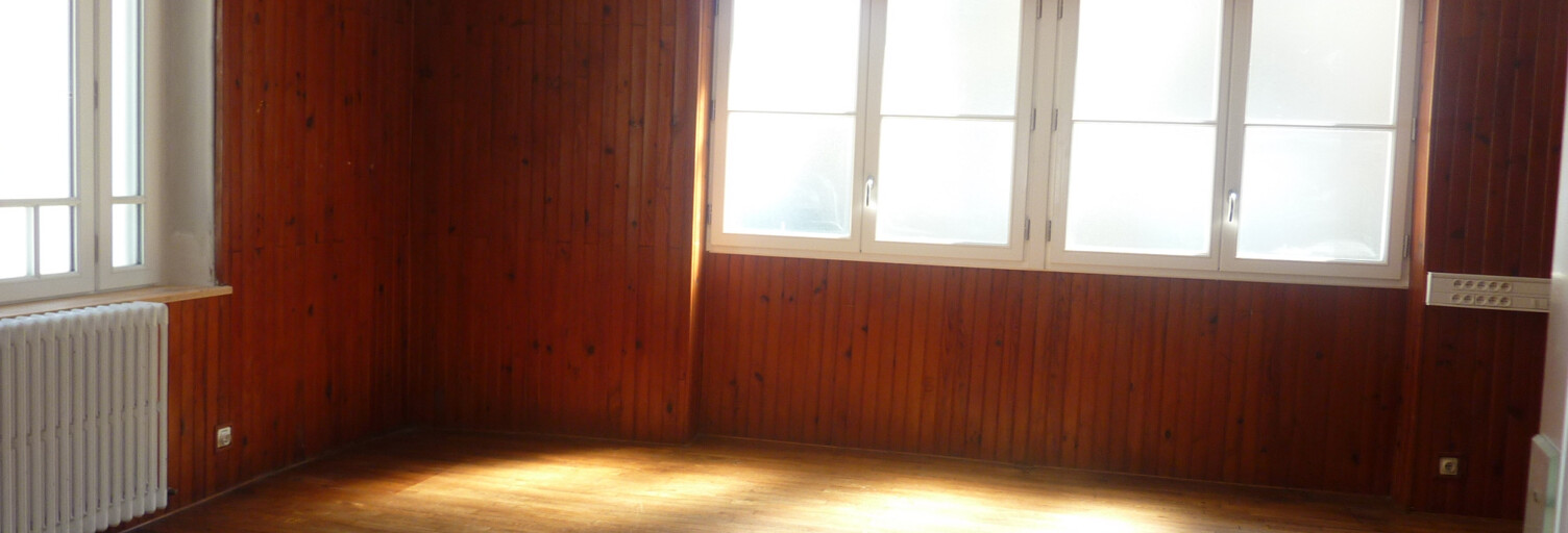 Bureau  135 m² à louer à Montmorillon (86500)