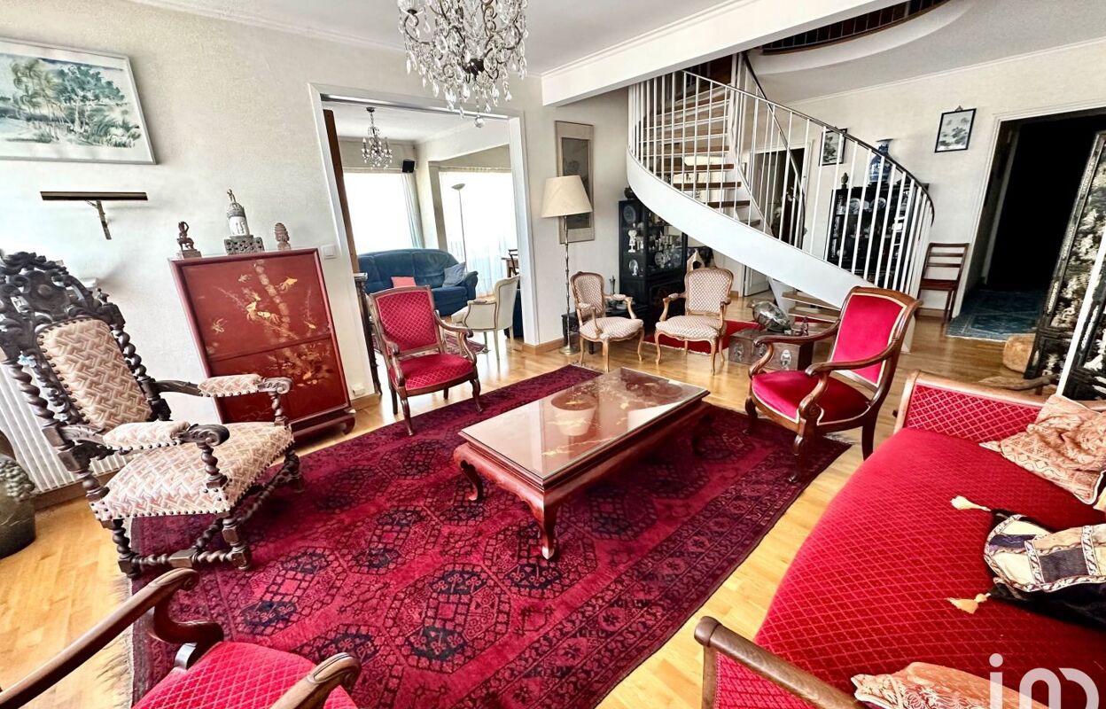 appartement 5 pièces 151 m2 à vendre à Courbevoie (92400)