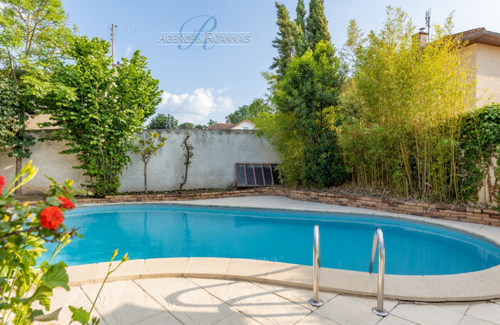 Riorges, Maison d'architecte des années 80 de 190m2 sur 842 — photo 5