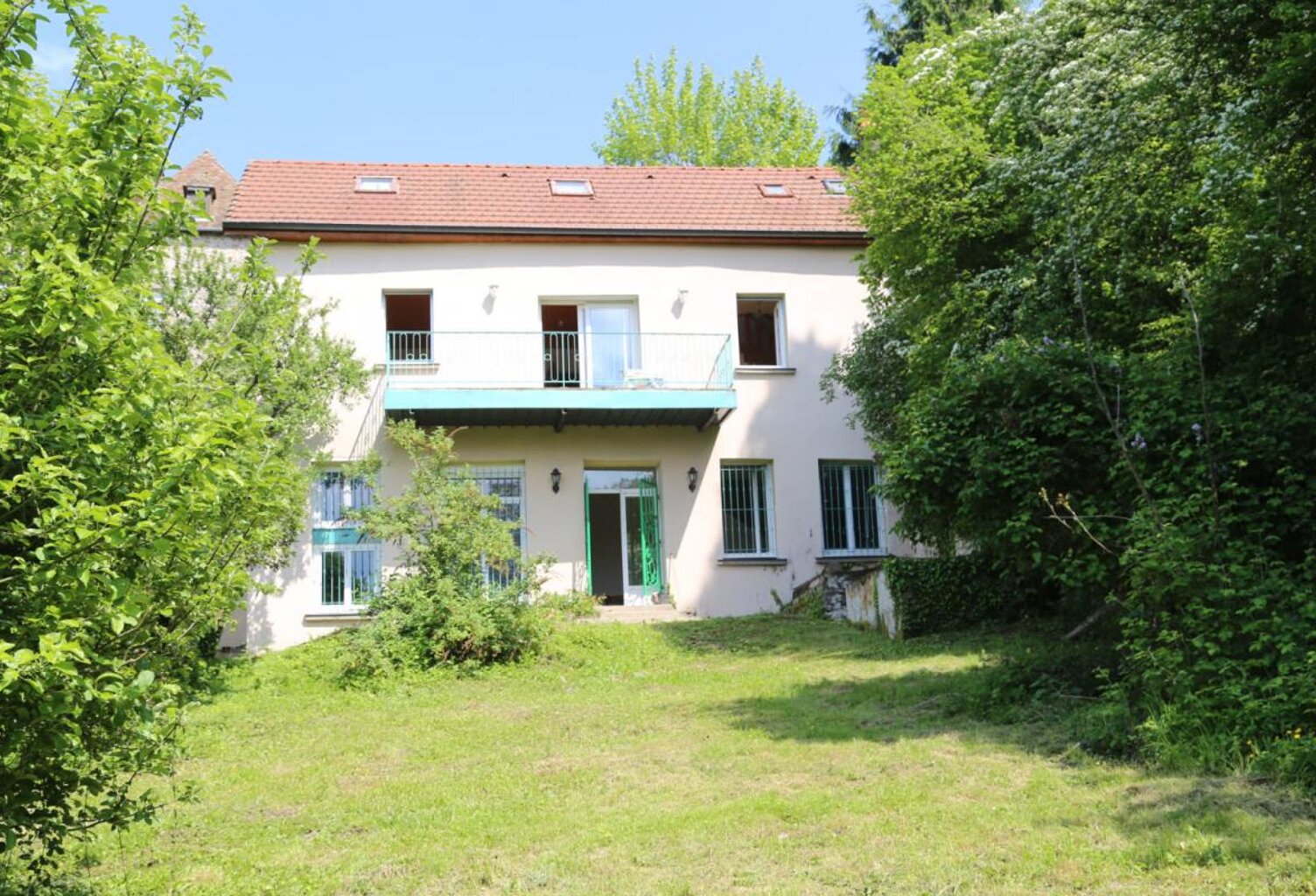 Maison de pierre entre ville et campagne avec vue dégagée — photo 1