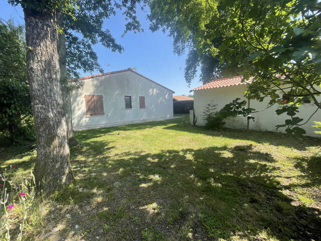 BREUILLET  450m du centre-ville MAISON plain pied 5 chambres — photo du bien