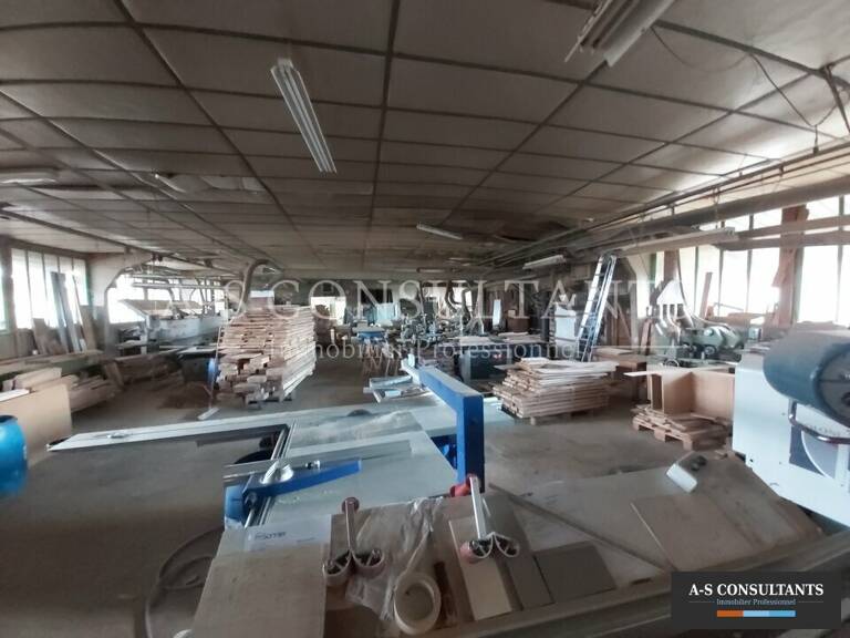 LOCAL D'ACTIVITE A VENDRE — photo 1