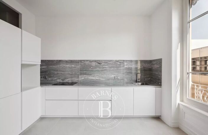 Lyon 2 - Perrache - Appartement rénové de 74,50 m² - 1 Chambre — photo 2