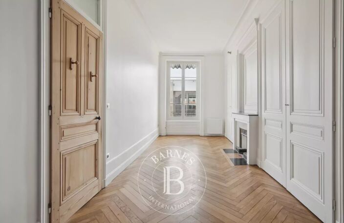 Lyon 2 - Perrache - Appartement rénové de 74,50 m² - 1 Chambre — photo 5