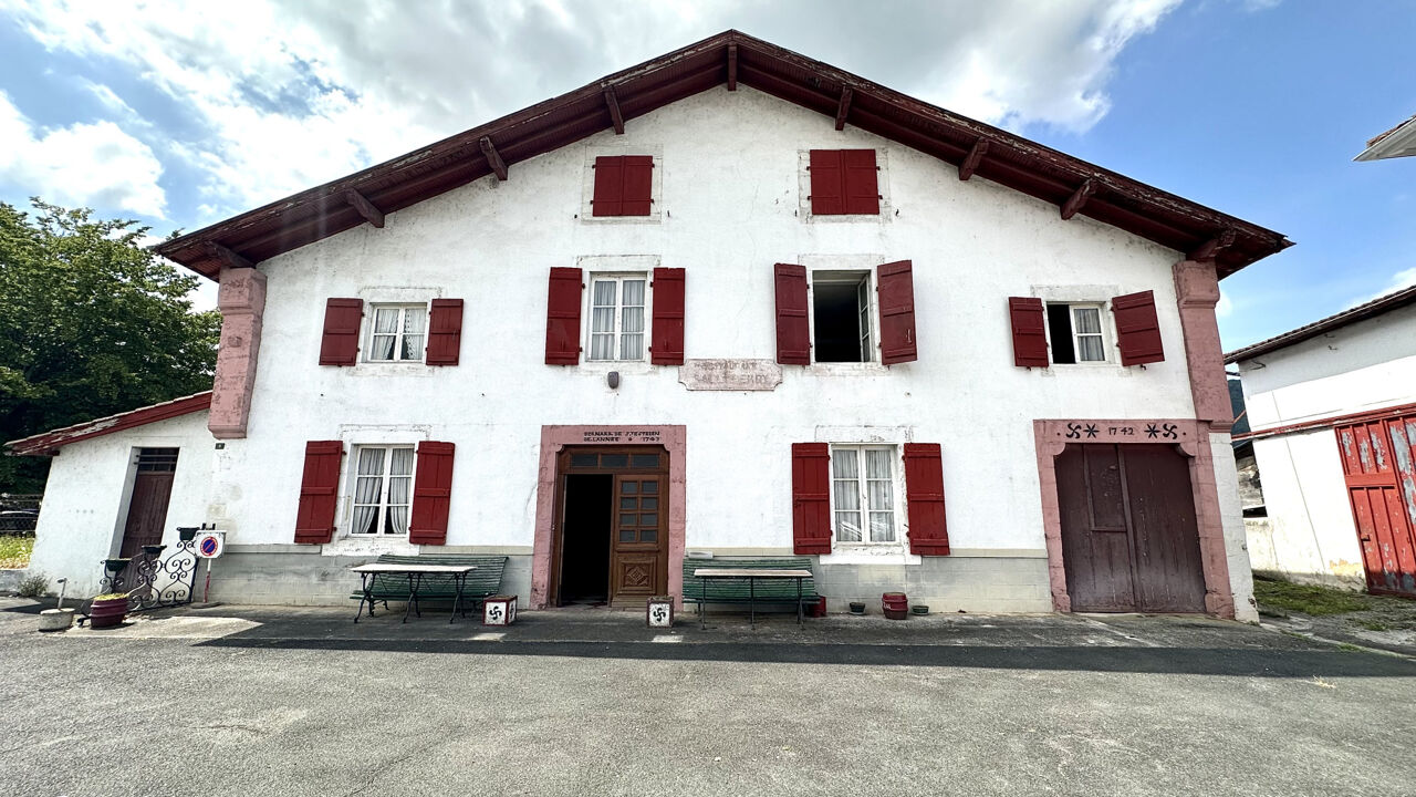 maison 14 pièces 727 m2 à vendre à Saint-Jean-Pied-de-Port (64220)