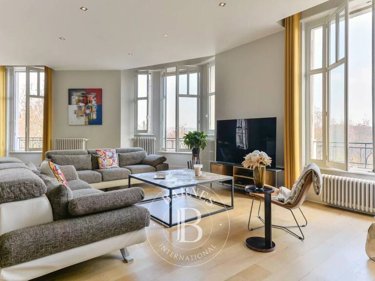 Lyon 6 - Boulevard des Belges - Appartement meublé et rénové de 179,49 m² - Stationnement - Cave - Grenier - Balcon - 1 Bureau - 3 Chambres — photo 1