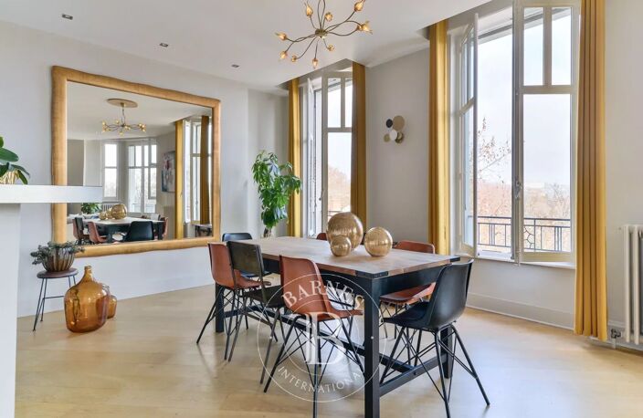 Lyon 6 - Boulevard des Belges - Appartement meublé et rénové de 179,49 m² - Stationnement - Cave - Grenier - Balcon - 1 Bureau - 3 Chambres — photo 3