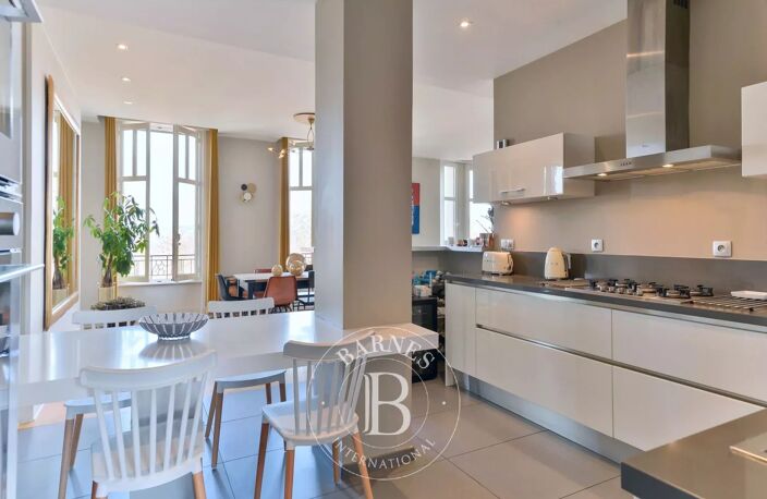 Lyon 6 - Boulevard des Belges - Appartement meublé et rénové de 179,49 m² - Stationnement - Cave - Grenier - Balcon - 1 Bureau - 3 Chambres — photo 5