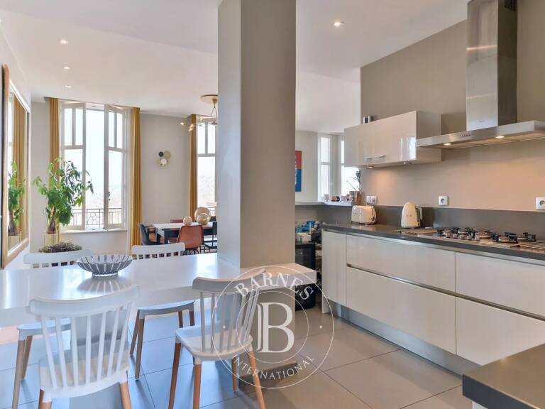 Lyon 6 - Boulevard des Belges - Appartement meublé et rénové de 179,49 m² - Stationnement - Cave - Grenier - Balcon - 1 Bureau - 3 Chambres — photo 1