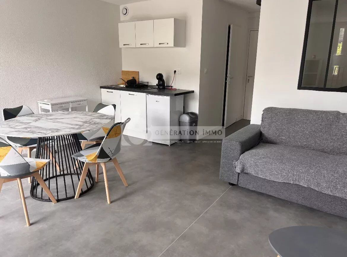 Location Appartement 33 m² à Les Baux-de-Provence 610 € CC /mois