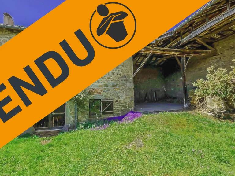 Magnifique corps de ferme de 345 m²  sur son terrain de 900 m² au cœur des monts du lyonnais — photo 1