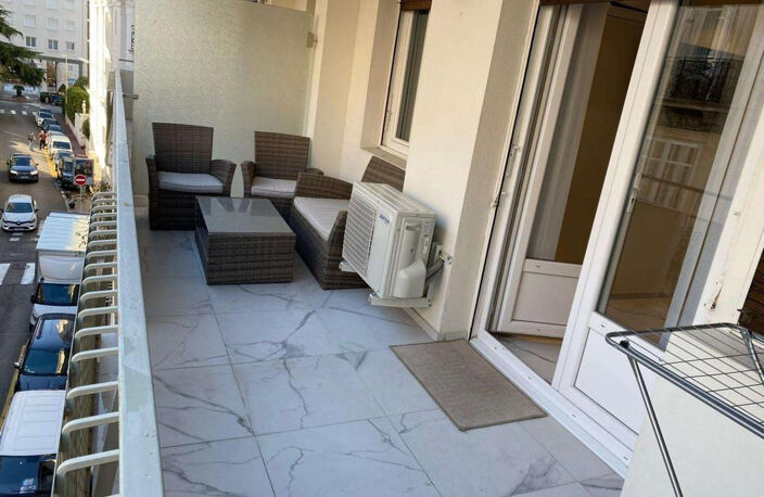 CANNES BANANE BEAU T2 REFAIT À NEUF + TERRASSE 13M2 — photo 4