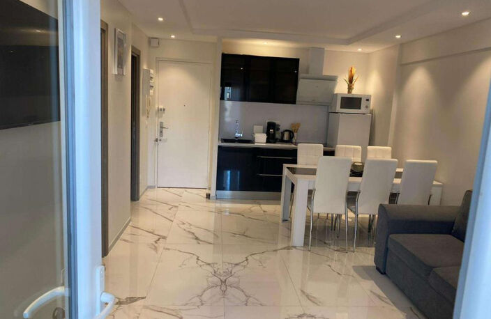 CANNES BANANE BEAU T2 REFAIT À NEUF + TERRASSE 13M2 — photo 5