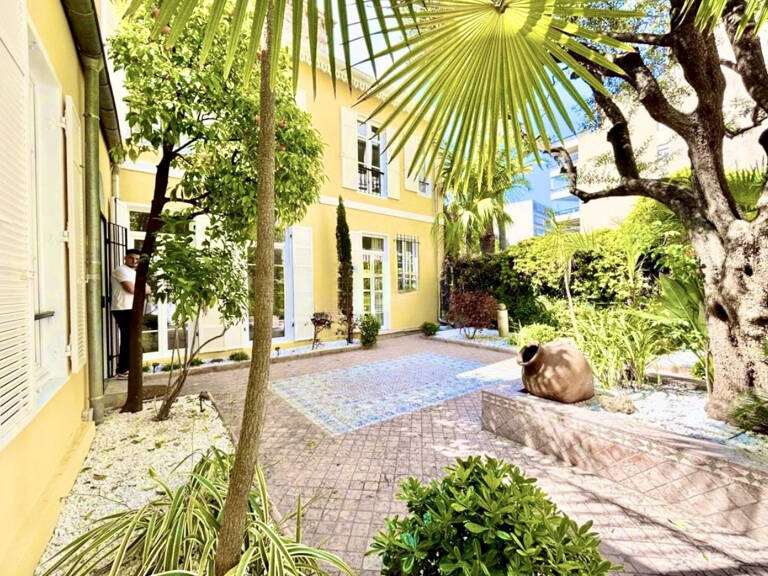 CANNES CENTRE RARE VILLA T4 DE 131M2 TERRASSE DE 105M2 — photo 1