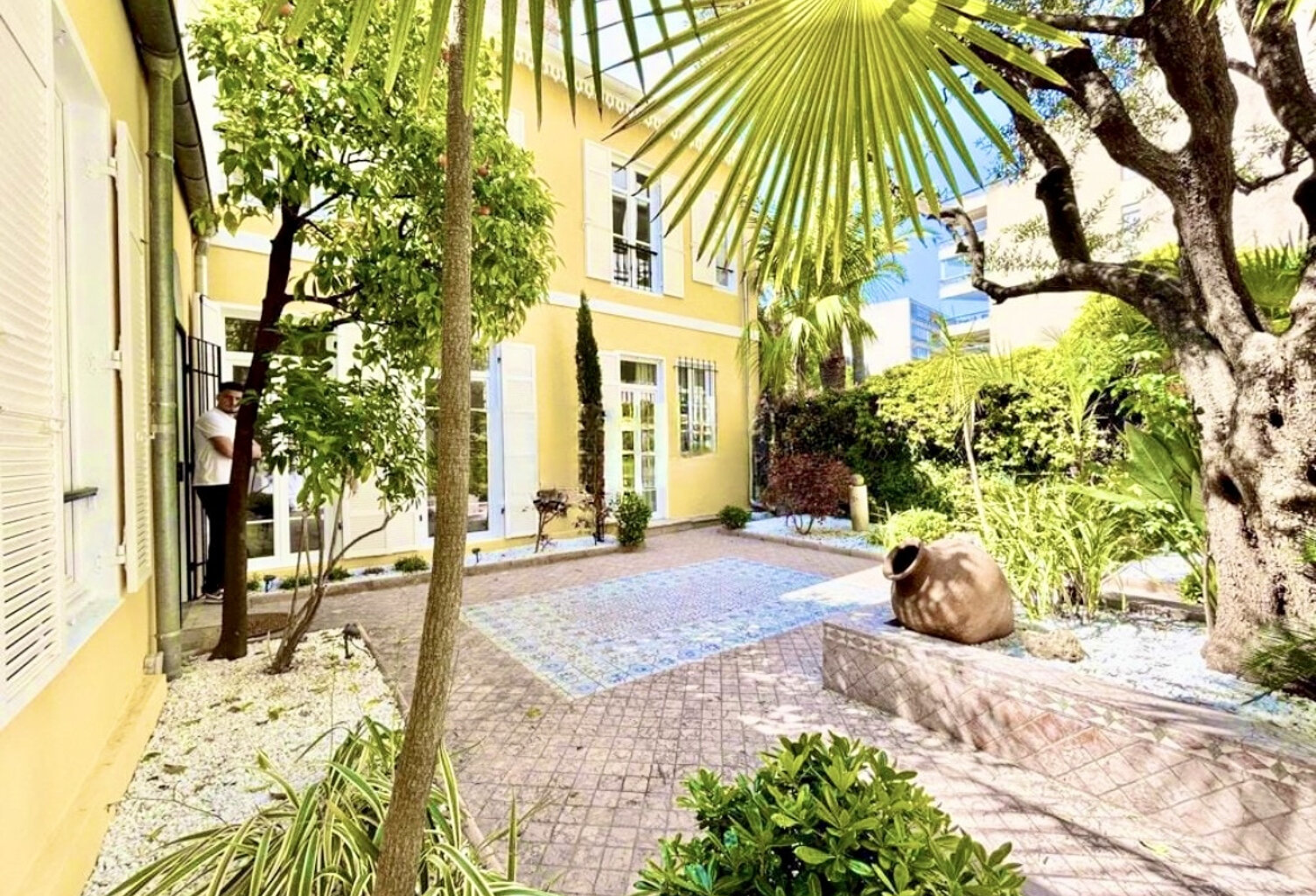 CANNES CENTRE RARE VILLA T4 DE 131M2 TERRASSE DE 105M2 — photo 1