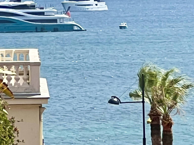 CANNES CENTRE BANANE PENTHOUSE T3 DE 71M2 TERRASSE 35M2 VUE — photo 1