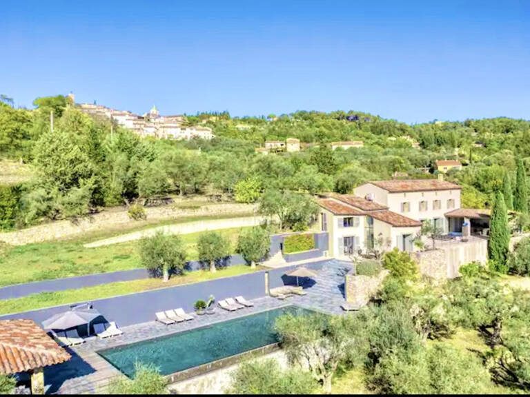 TOURRETTES BASTIDE T8 DE 360M2 SUR 28000M2 AVEC PISCINE GARA — photo 1