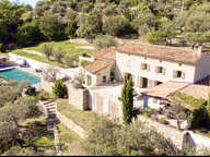 TOURRETTES BASTIDE T8 DE 360M2 SUR 28000M2 AVEC PISCINE GARA — photo 2