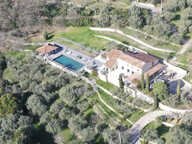 TOURRETTES BASTIDE T8 DE 360M2 SUR 28000M2 AVEC PISCINE GARA — photo 3