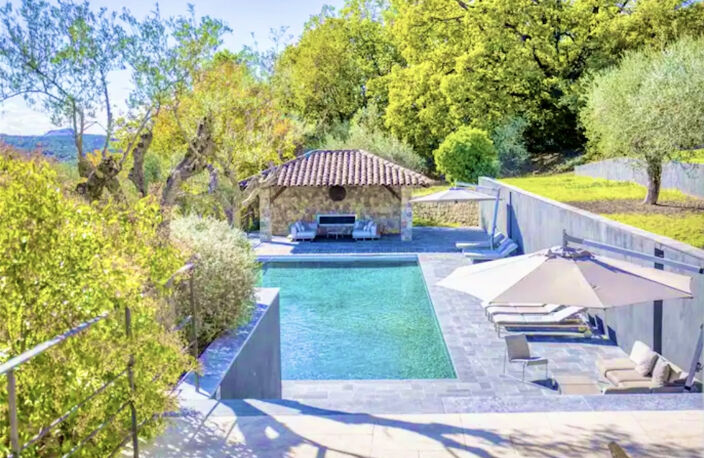 TOURRETTES BASTIDE T8 DE 360M2 SUR 28000M2 AVEC PISCINE GARA — photo 4