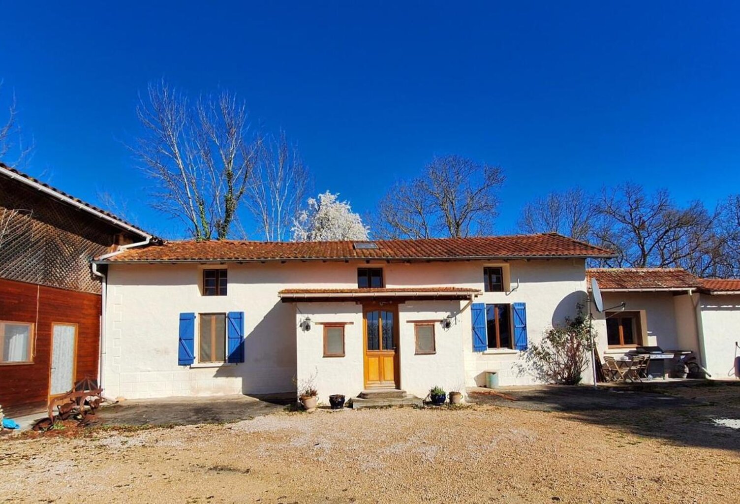 À vendre, proche de Castelnau Magnoac (Hautes Pyrénées) - Maison individuelle de 4 chambres avec piscine, grange/atelier, jardin et terrain boisé de 30 900 m² (3 hectares). Superbe vue sur les montagnes et à proximité de ville — photo 1