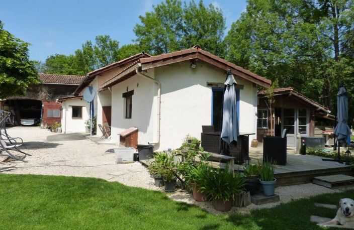 À vendre, proche de Castelnau Magnoac (Hautes Pyrénées) - Maison individuelle de 4 chambres avec piscine, grange/atelier, jardin et terrain boisé de 30 900 m² (3 hectares). Superbe vue sur les montagnes et à proximité de ville — photo 2