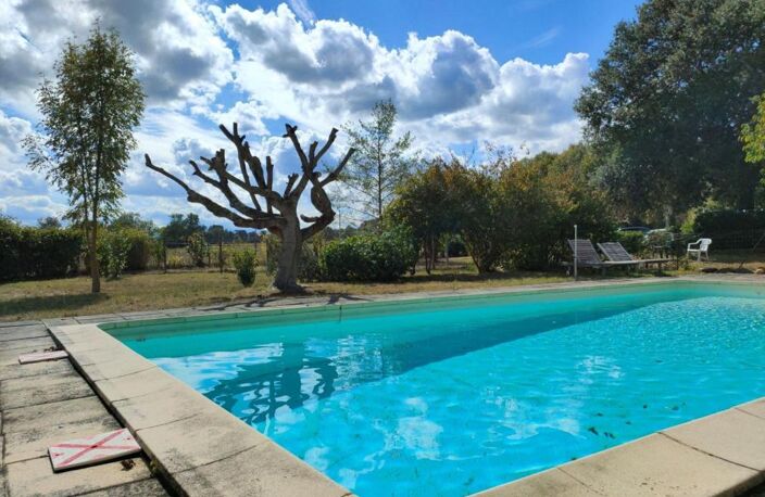 À vendre, proche de Castelnau Magnoac (Hautes Pyrénées) - Maison individuelle de 4 chambres avec piscine, grange/atelier, jardin et terrain boisé de 30 900 m² (3 hectares). Superbe vue sur les montagnes et à proximité de ville — photo 4