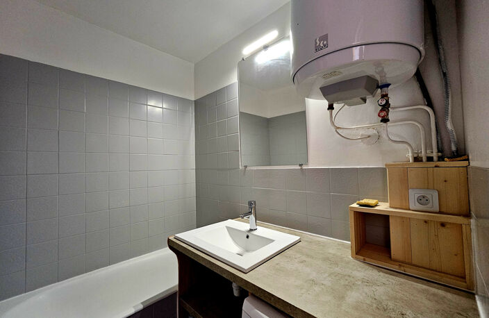 Studio  rénové avec un balcon centre station — photo 3