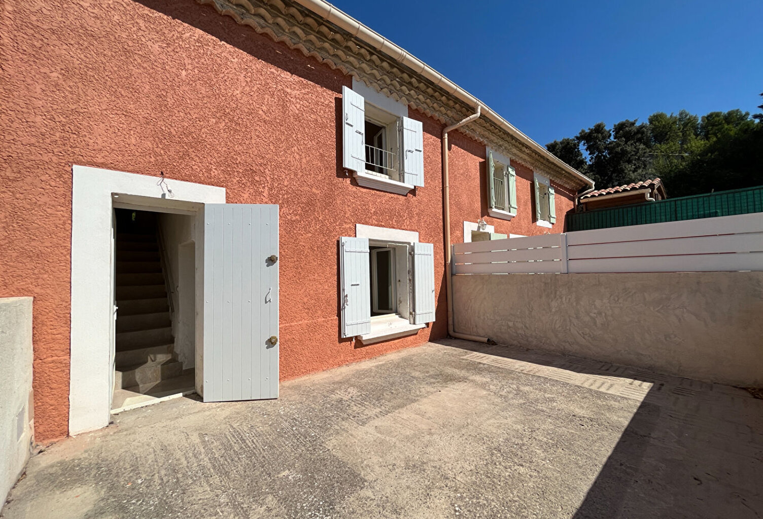CAUMONT - APPT - T3 -  STATIONNEMENT - TERRASSE — photo 1