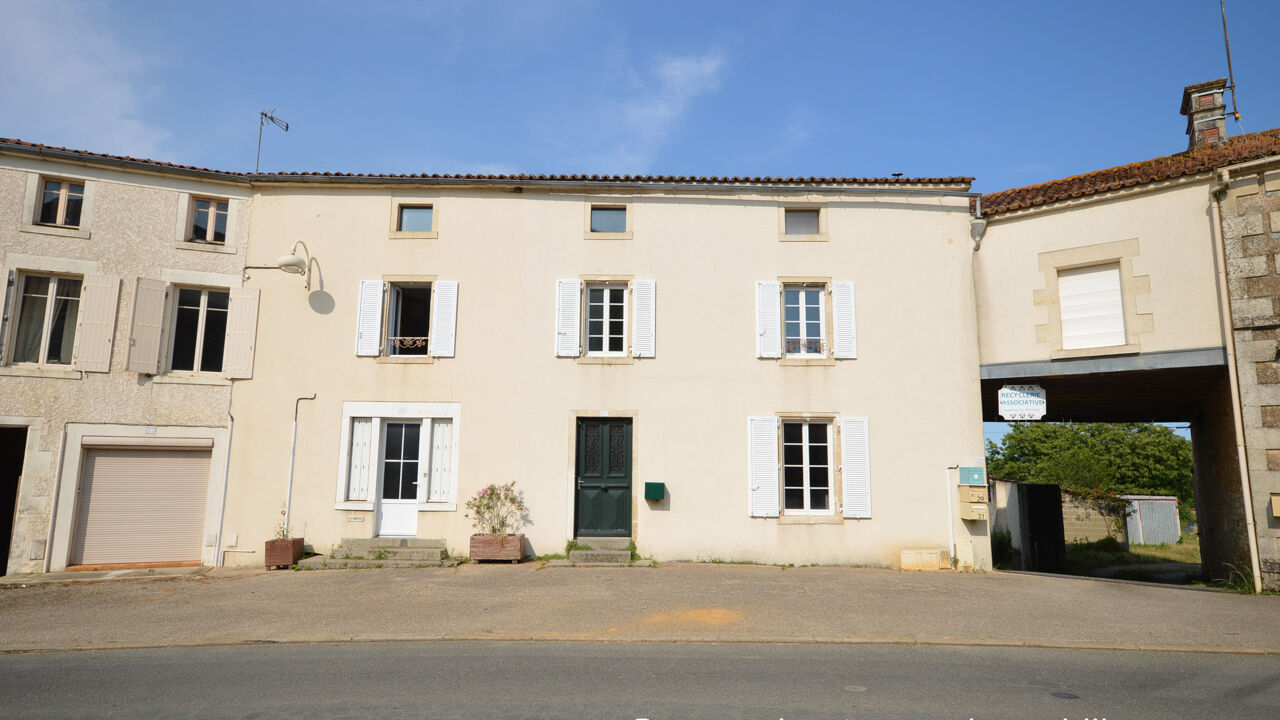 maison 8 pièces 227 m2 à vendre à Bazoges-en-Pareds (85390)