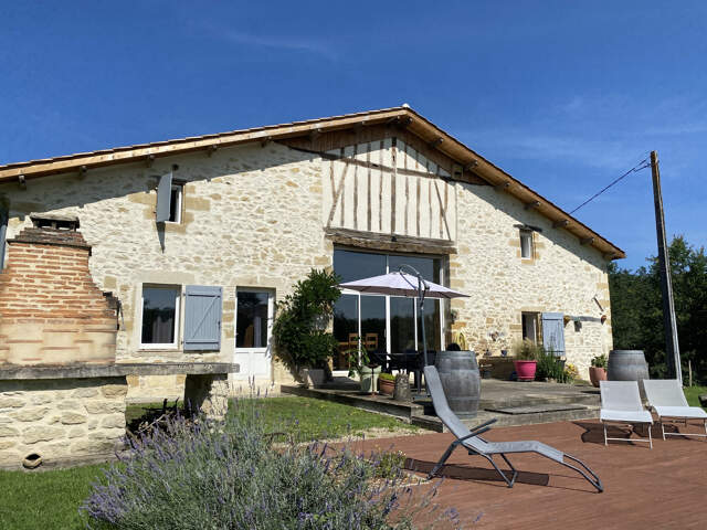 MAGNIFIQUE PROPRIETE AVEC MAISON EN PIERRE, GITE ET CHALET — photo du bien