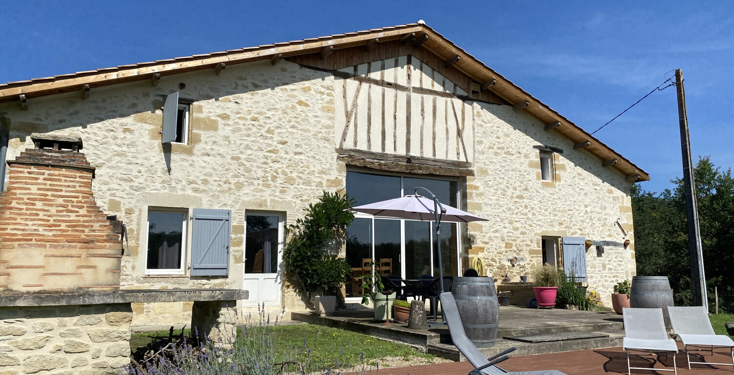 MAGNIFIQUE PROPRIETE AVEC MAISON EN PIERRE, GITE ET CHALET — photo 1
