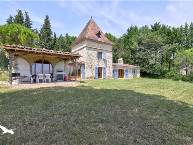Maison en pierre de 6 pièces principales — photo du bien