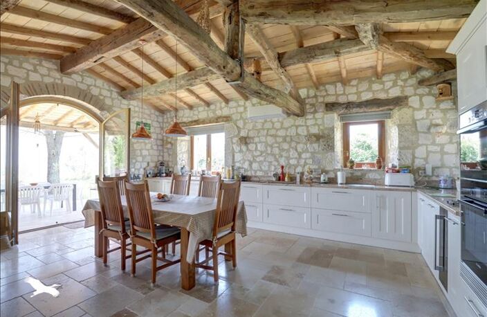 Maison en pierre de 6 pièces principales — photo 2