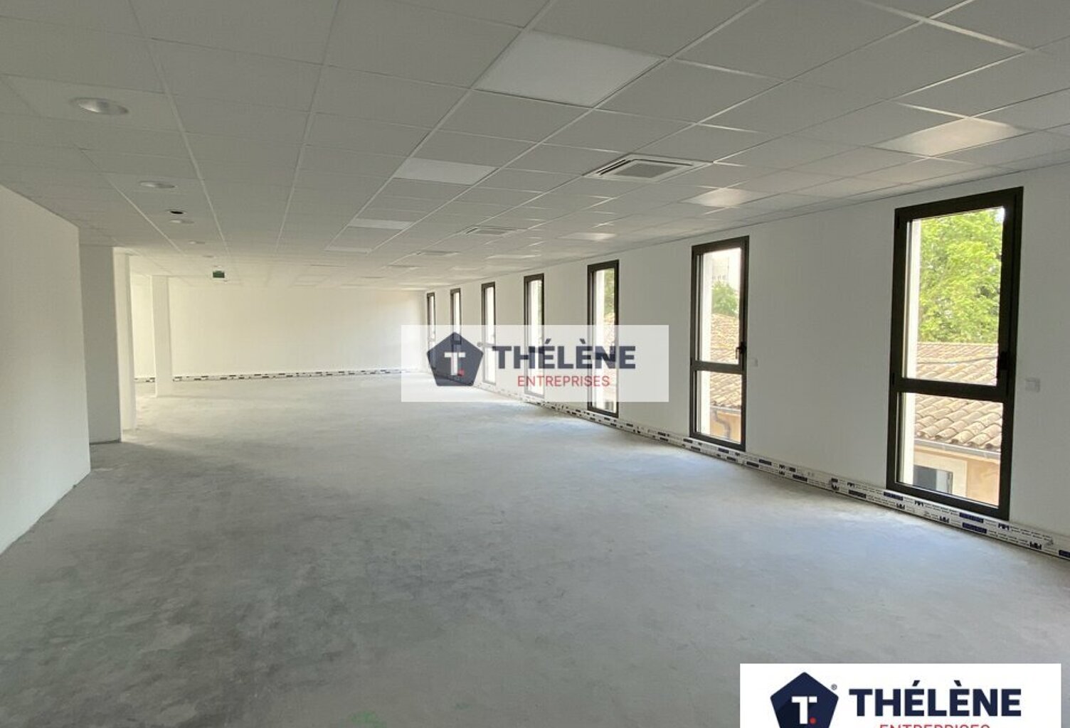 BUREAUX à LOUER — photo 1