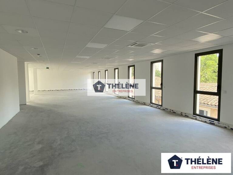 BUREAUX à LOUER — photo 1
