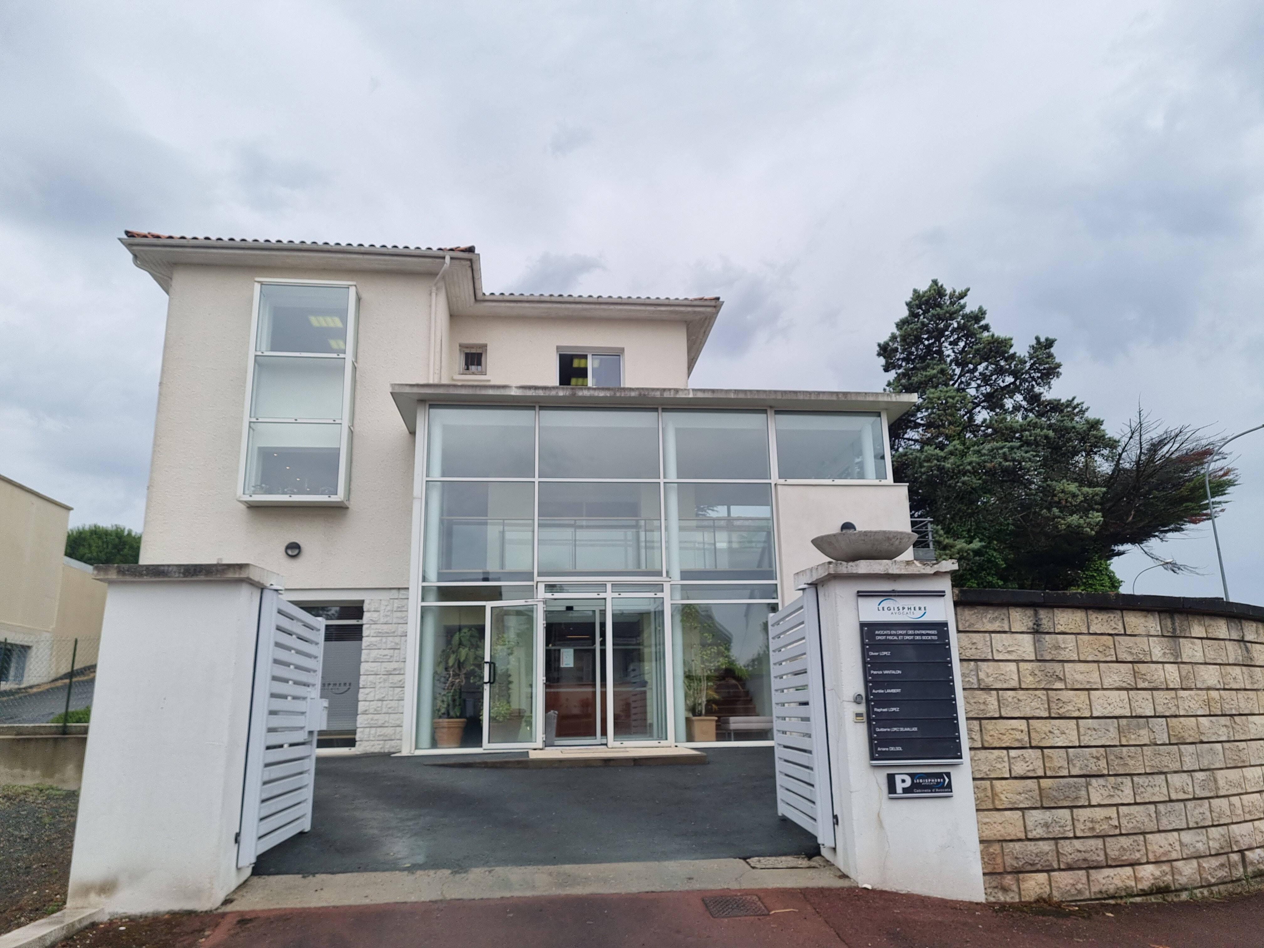 Local commercial  à louer Saintes 17100