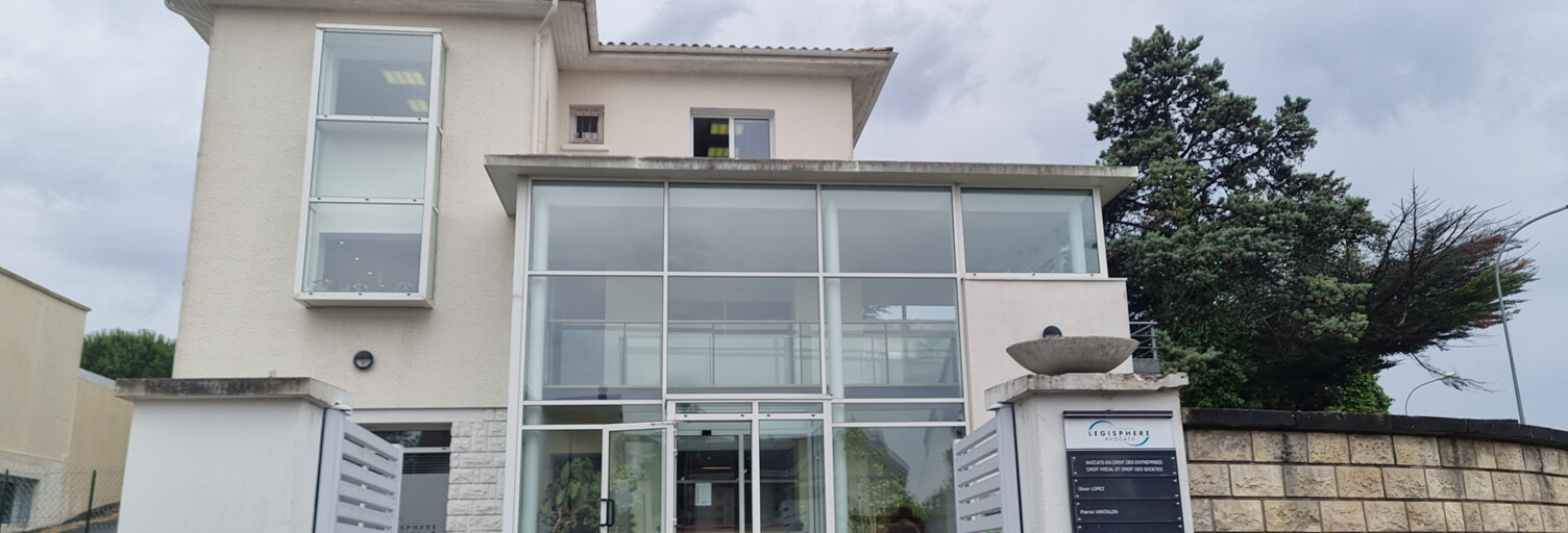 Commerce  300 m² à louer à Saintes (17100)