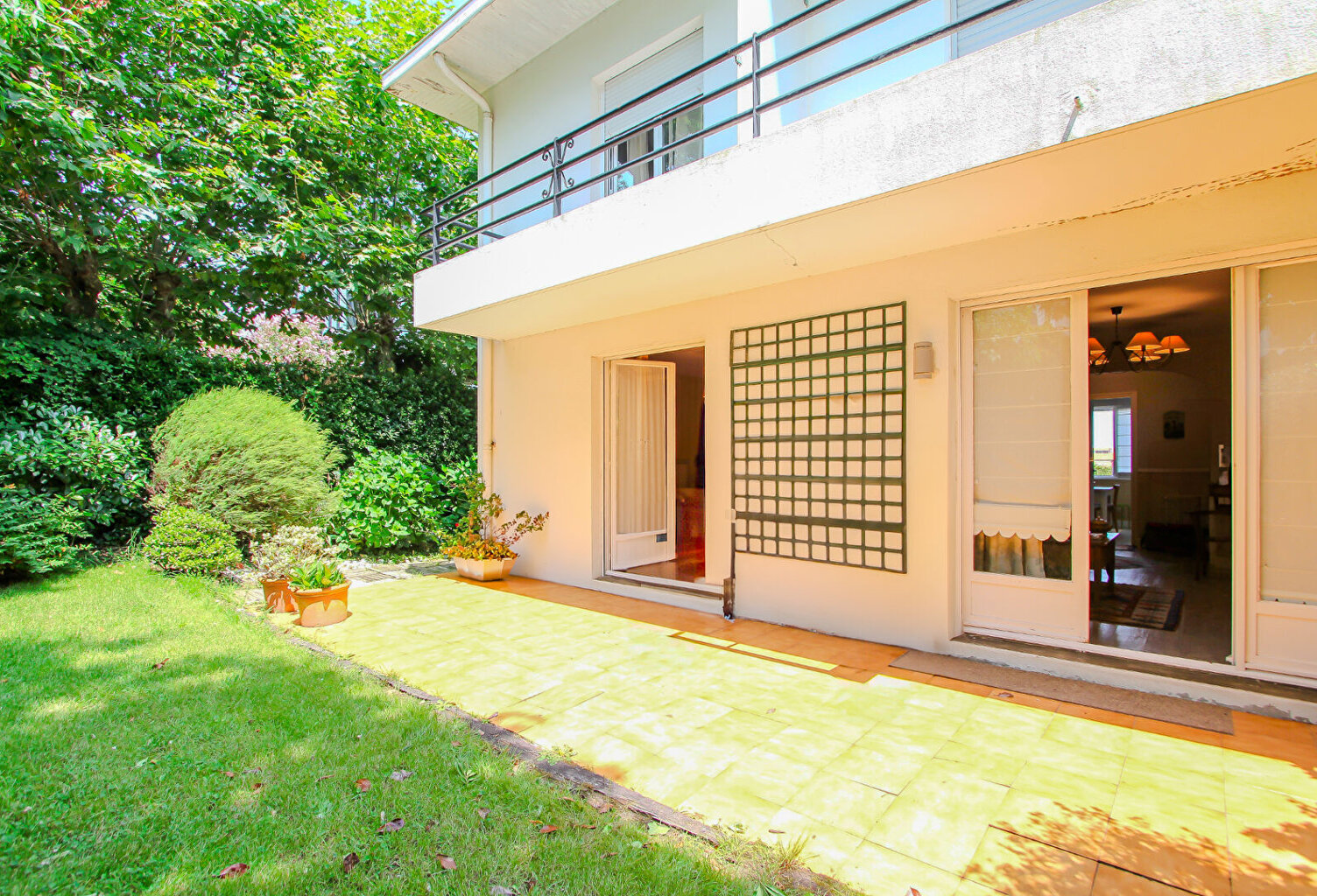 BIARRITZ CENTRE - BEL APPARTEMENT PROCHE MER ET HALLES -TERRASSE - JARDIN - CAVE — photo 1