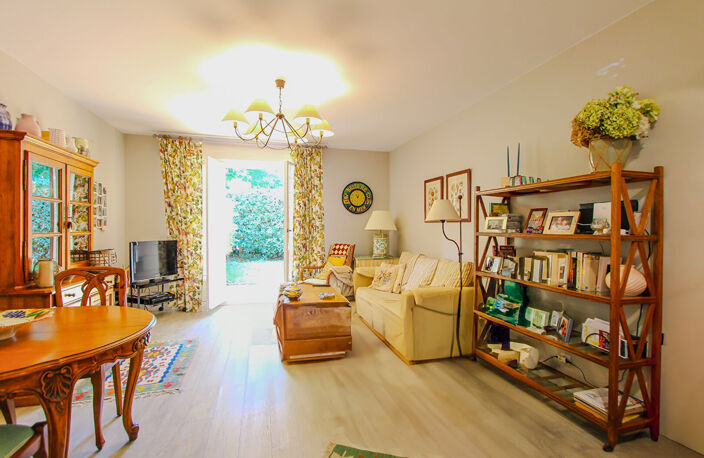 BIARRITZ CENTRE - BEL APPARTEMENT PROCHE MER ET HALLES -TERRASSE - JARDIN - CAVE — photo 2