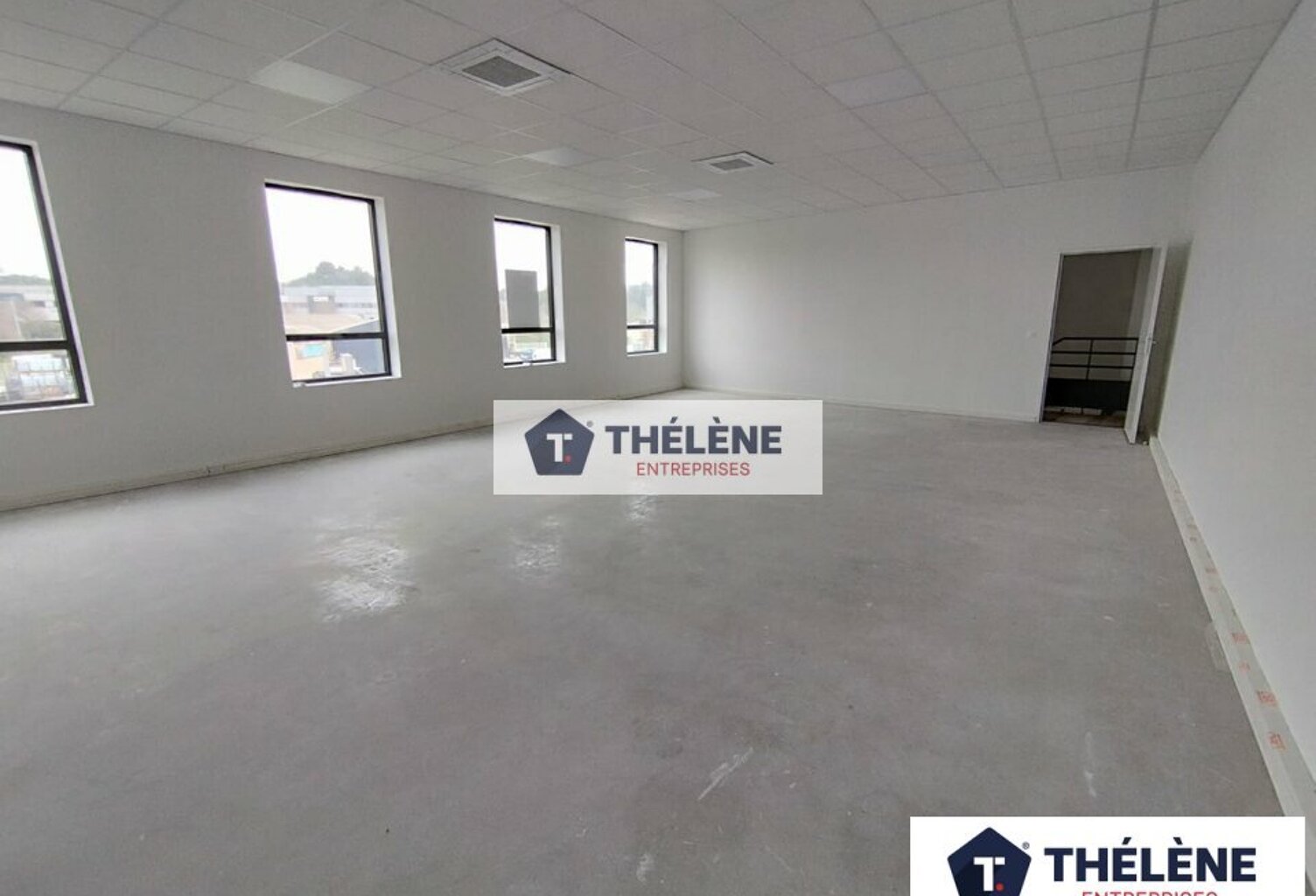 BUREAUX à LOUER — photo 1
