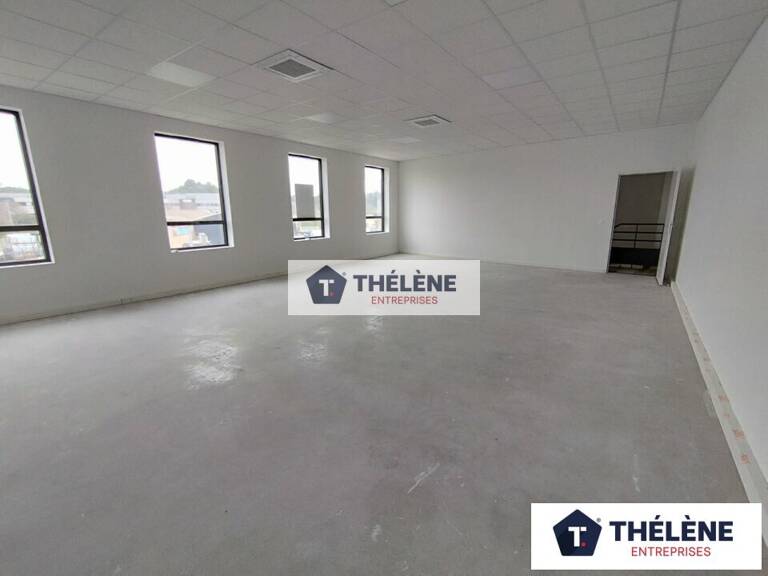 BUREAUX à LOUER — photo 1
