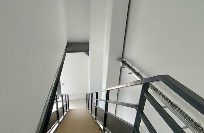 BUREAUX à LOUER — photo 2