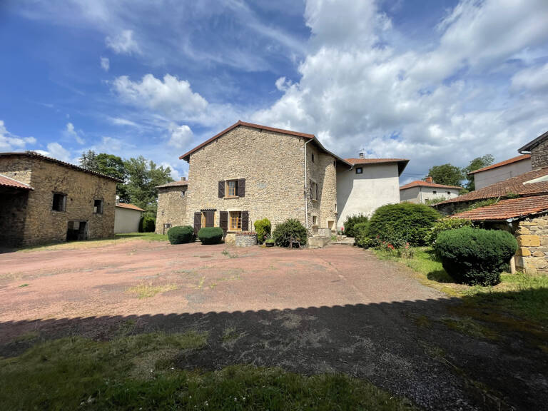 ENSEMBLE IMMOBILIER AVEC MAISON DEPENDANCES ET TERRAIN — photo 1
