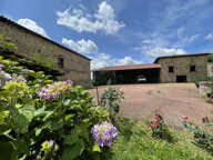 ENSEMBLE IMMOBILIER AVEC MAISON DEPENDANCES ET TERRAIN — photo 2