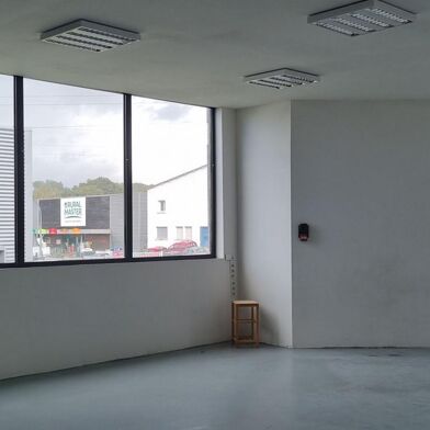 Commerce 3 pièces 1450 €