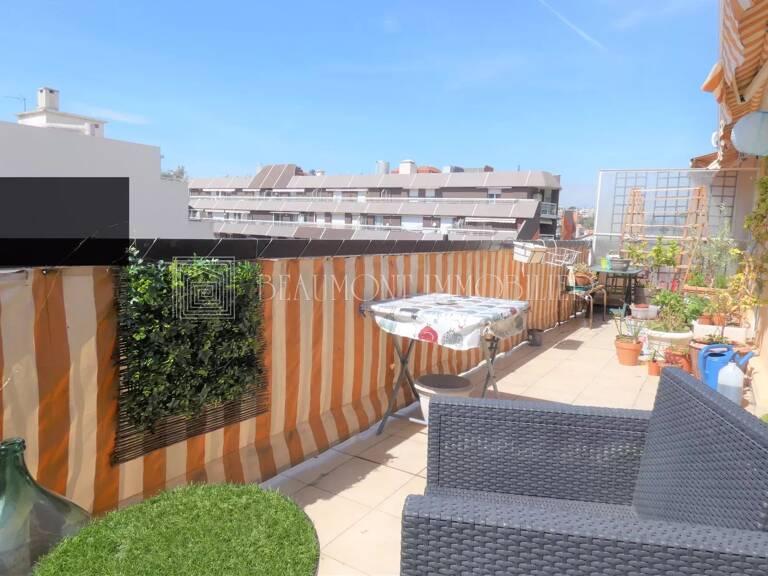NICE RIQUIER - DERNIER ETAGE 3 PIECES DE 81,62M2 EN EXCELLENT ETAT AVEC DEUX TERRASSES DE 16,50M2 CHACUNE — photo 1