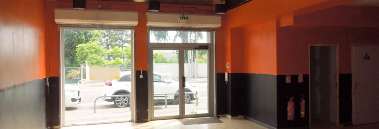 Commerce  108 m² à vendre à Saint-Julien-les-Villas (10800)